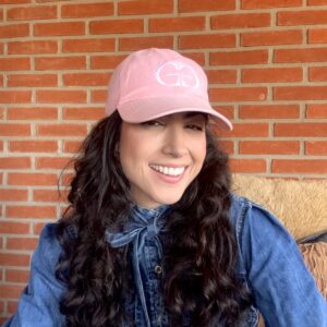 Boné Gabriela Gobo - Rosa Claro Com Logo Branco